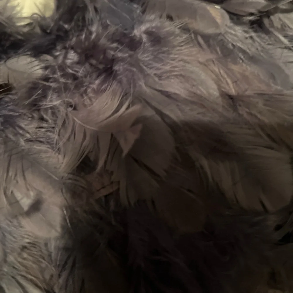 Elegant Feathered Clutch in Gray and Black - Picture 4 of 5